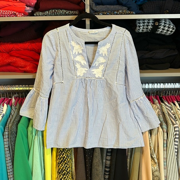 GAP Tops - GAP blue and white striped with embroidery v neck 3/4 sleeve blouse size M